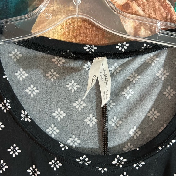 Black Patterned Short Sleeve Top - Picture 8 of 13